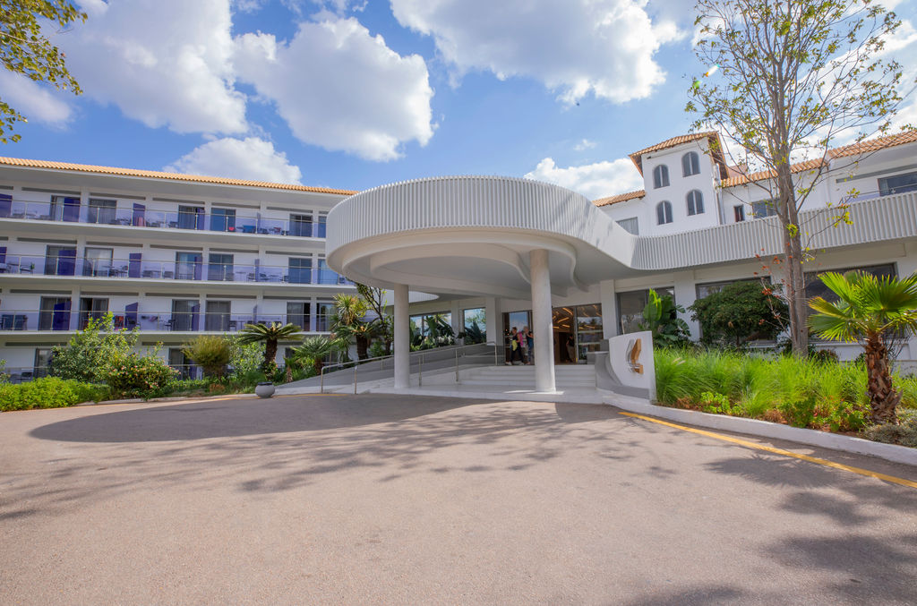 Holidays at Golden Coast Hotel and Bungalows in Marathon Sesi Beach, Athens