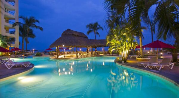 Holidays at Plaza Pelicanos Grand Beach Resorts Hotel in Zona Hotelera, Puerto Vallarta