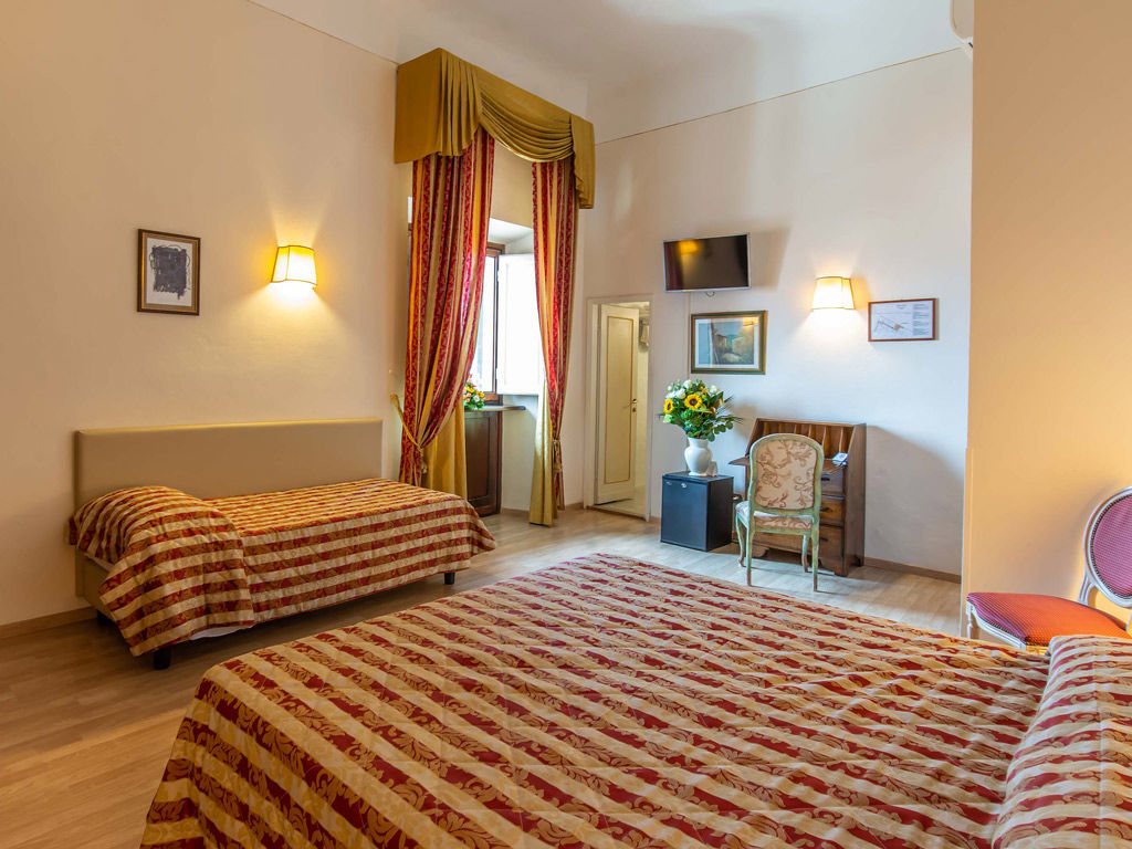 Holidays at Paris Hotel in Florence, Tuscany