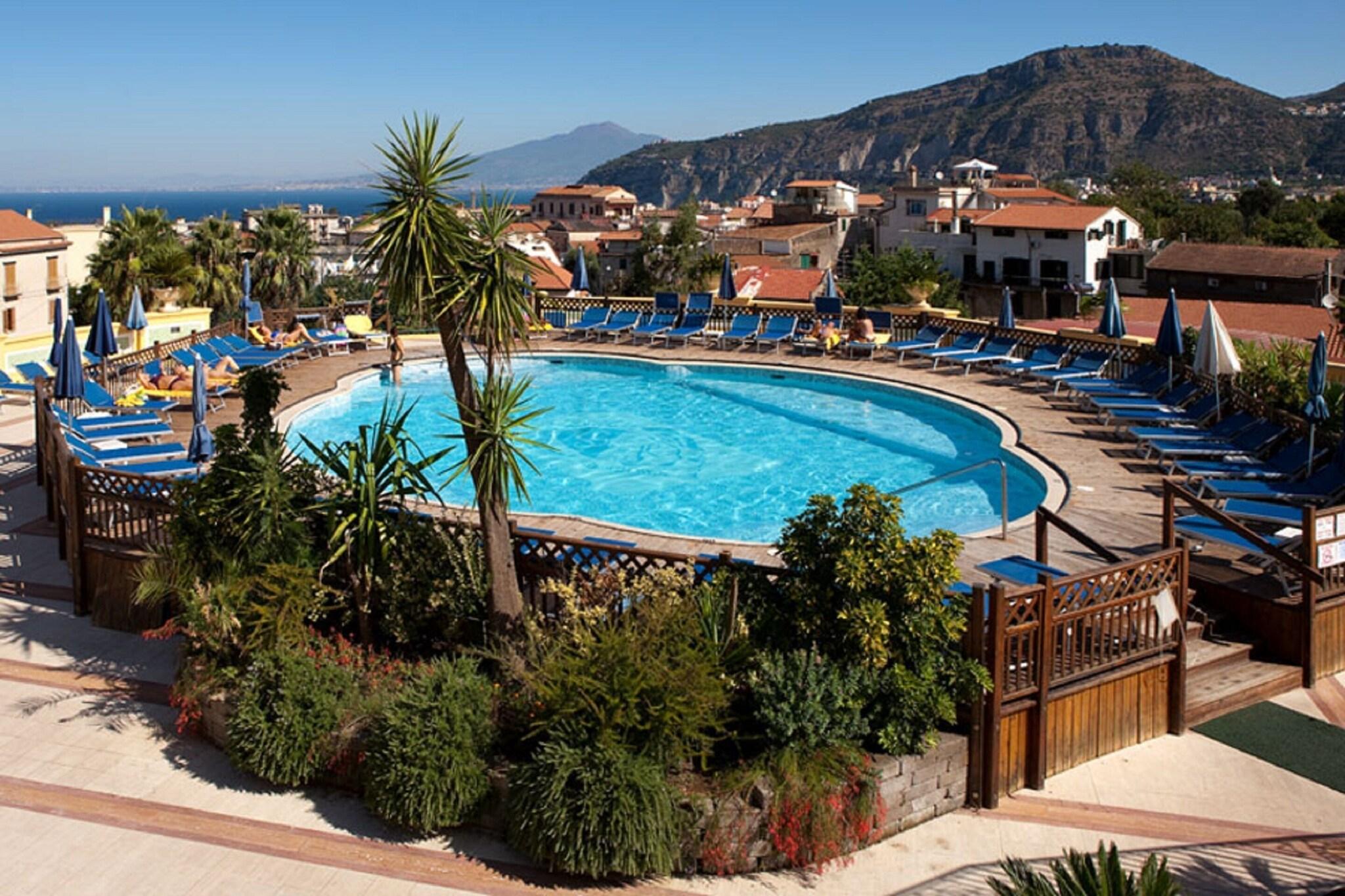 Holidays at Grand Hotel La Pace in Sorrento, Neapolitan Riviera