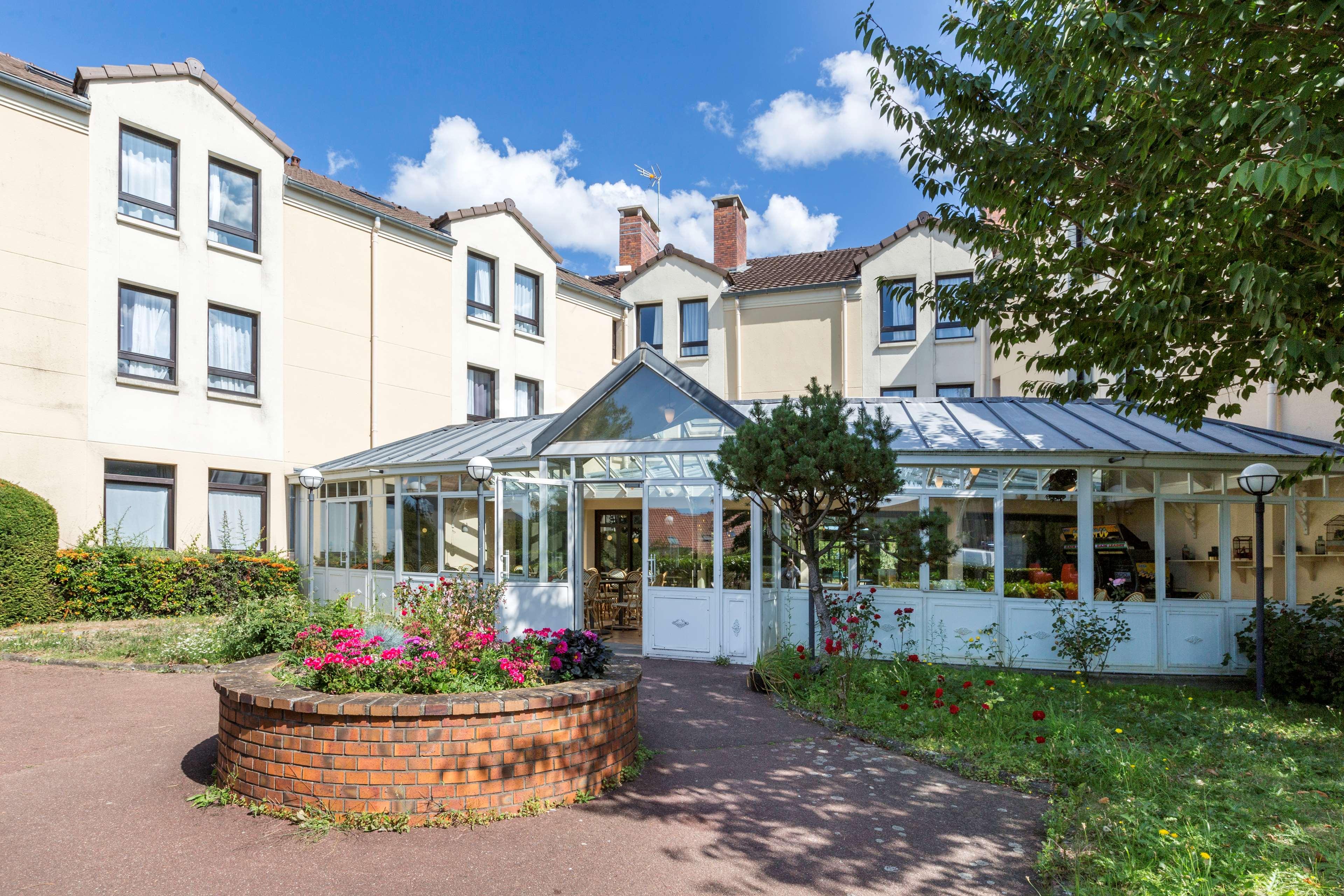 Holidays at Chanteloup Hotel in Disneyland Paris, France