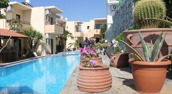 Holidays at Lola Apartments in Platanias, Chania