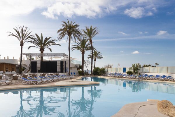 Holidays at Hotel Palia Sa Coma Playa in Sa Coma, Majorca