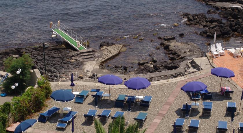 Holidays at Kalos Hotel in Giardini Naxos, Sicily