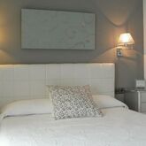 Abril Apartments Picture 8