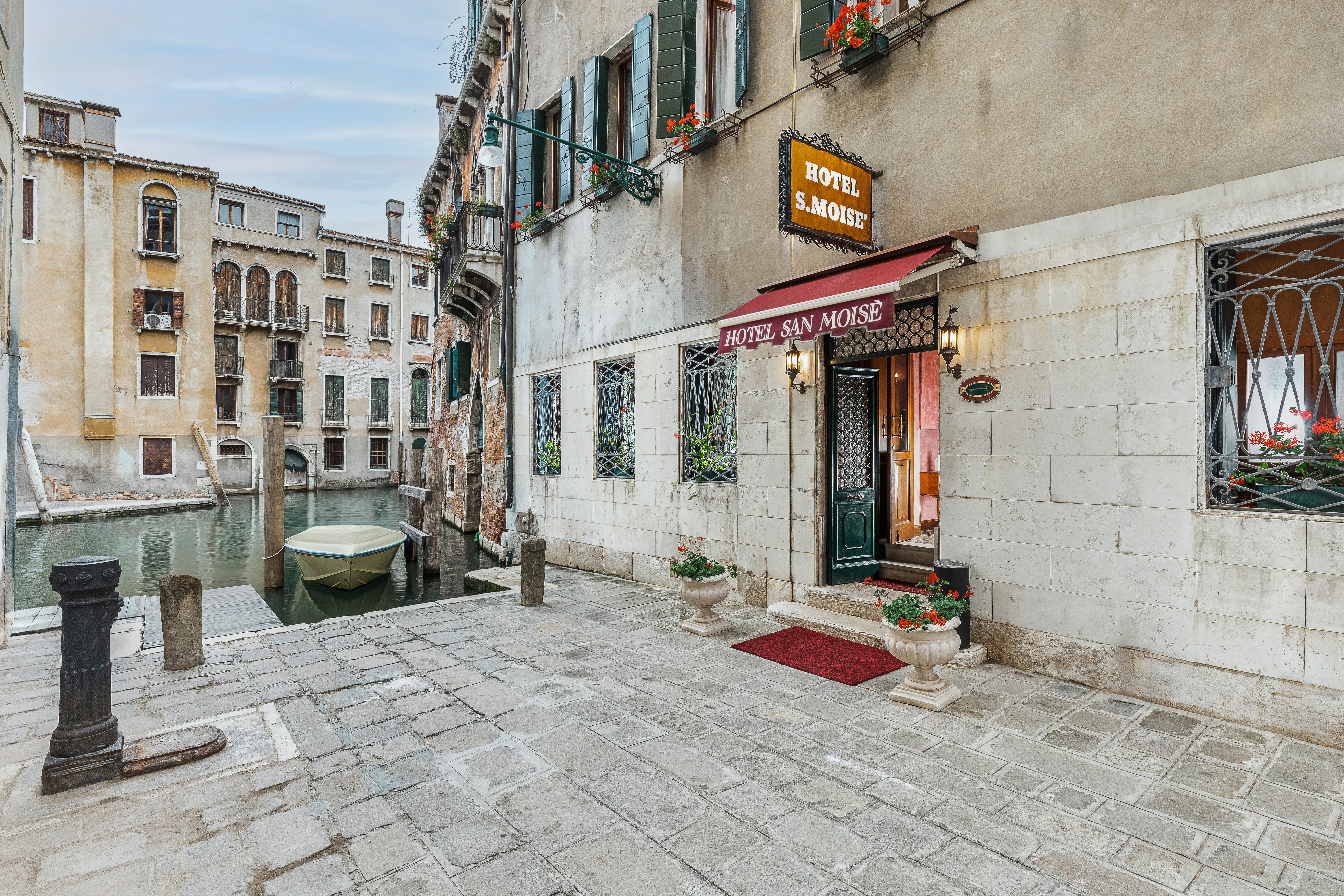 Holidays at San Moise Hotel in Venice, Italy