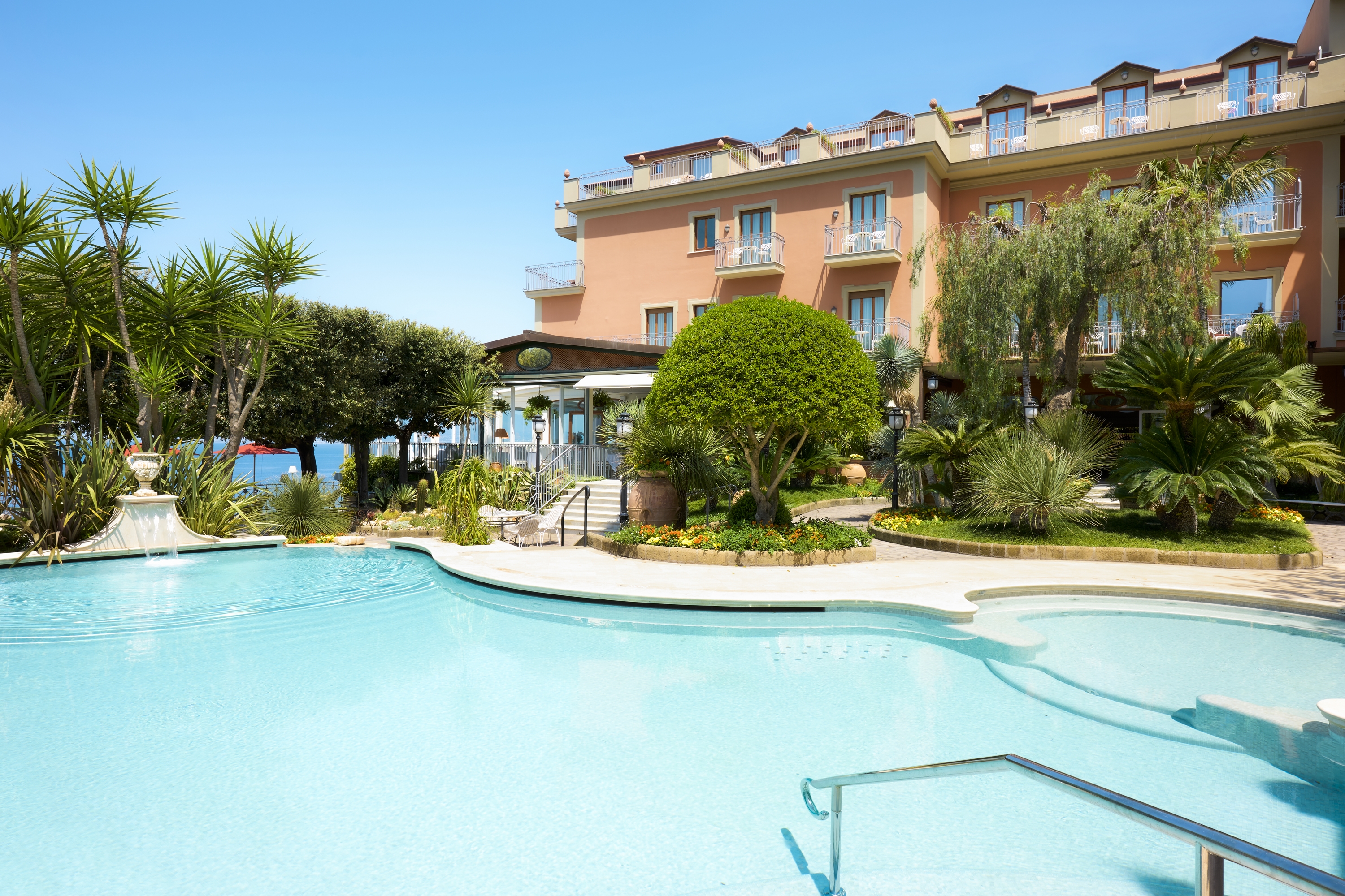 Holidays at Grand Ambasciatori Hotel in Sorrento, Neapolitan Riviera