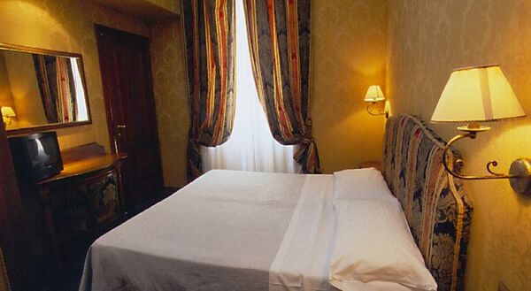Holidays at Quisisana Hotel in Rome, Italy