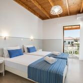 Bella Vista Beach Hotel and Studios Picture 4