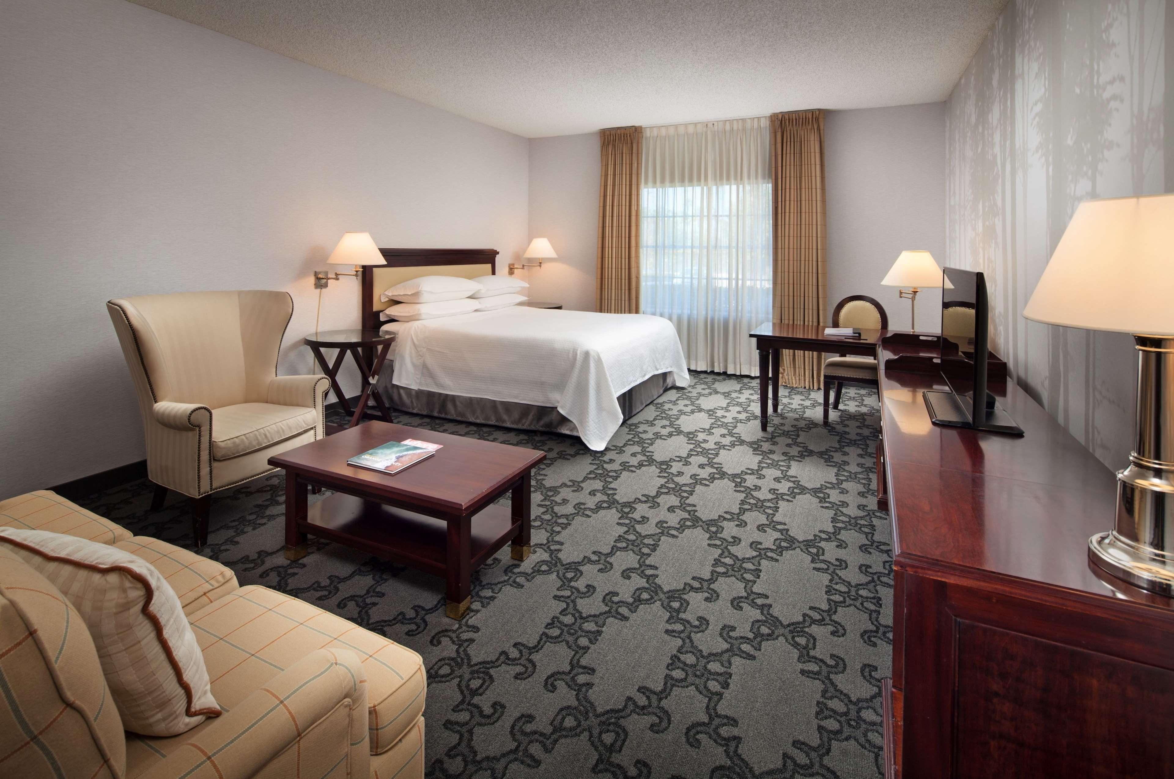 Anaheim Majestic Garden Hotel Picture 13