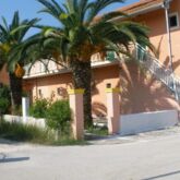 Elena Pool Apartments Picture 3