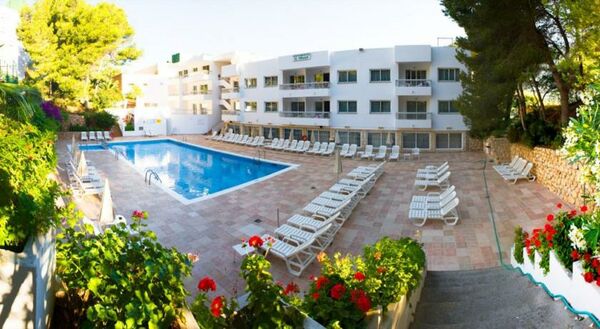 Holidays at El Pinar Aparthotel in Cala Llonga, Ibiza