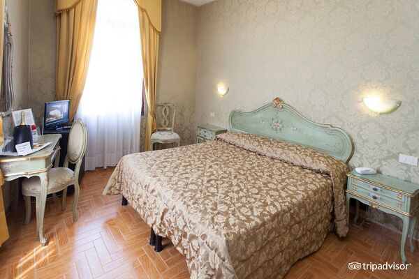 Holidays at Canal Hotel in Venice, Italy