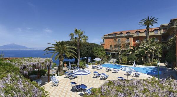 Holidays at Grand Ambasciatori Hotel in Sorrento, Neapolitan Riviera