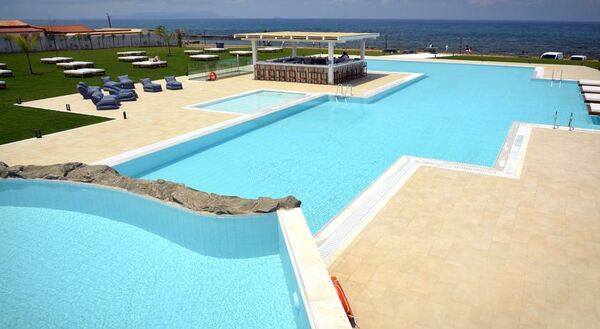 Holidays at Insula Alba Resort & Spa in Analipsi Hersonissos, Hersonissos