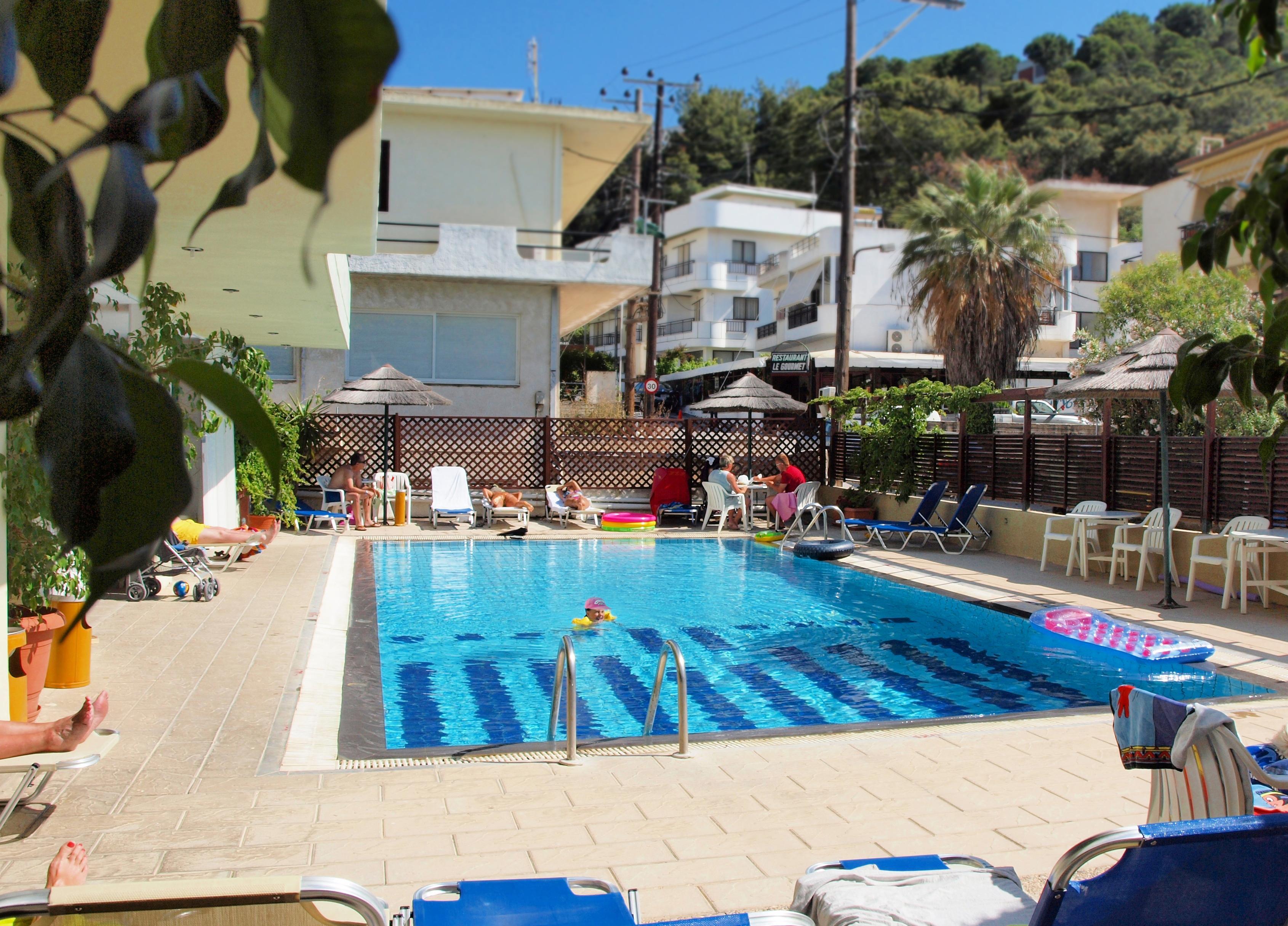 Caravel Aparthotel Picture 3