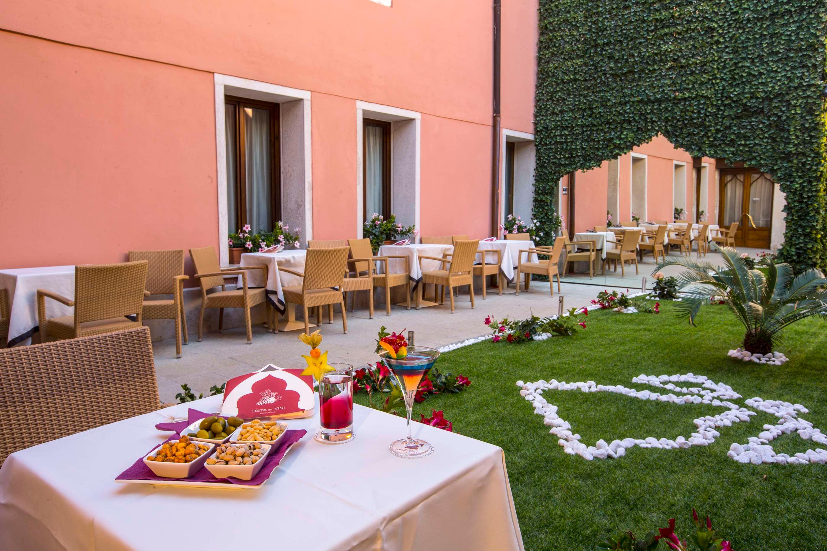 Holidays at Ai Mori Doriente Hotel in Venice, Italy