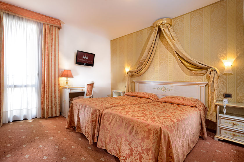 Holidays at Ambassador Tre Rose Hotel in Venice, Italy
