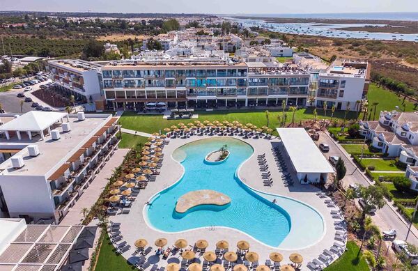 Holidays at Cabanas Park Resort Hotel in Tavira, Algarve