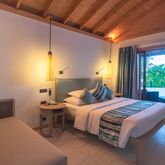 Vilamendhoo Island Resort & Spa Picture 3